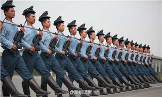 《向解放軍學做好員工》
